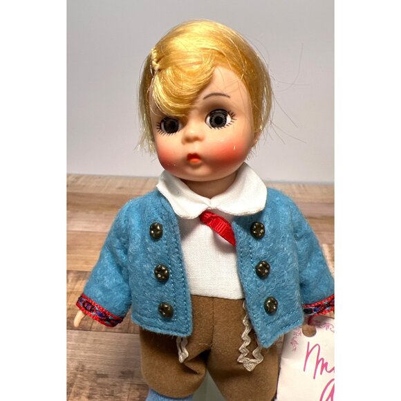 *932 MADAME ALEXANDER DOLL IN BOX 8" INTERNATIONAL AUSTRIA BOY 533 - Picture 2 of 3